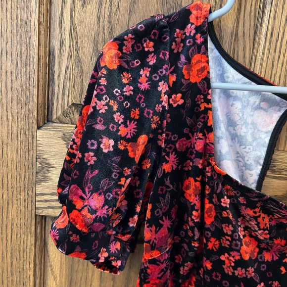 miami Francesca’s Floral Black and Red Velvet Babydoll Dress Small - Picture 4 of 9